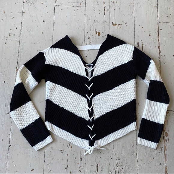 Chevron Laced Sweater Black & White Med - Picture 6 of 11
